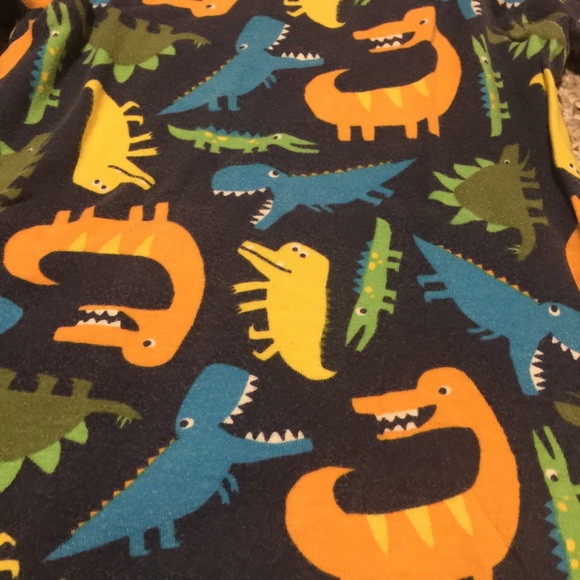 Carter’s Pajama Set🦖 - Picture 2 of 3